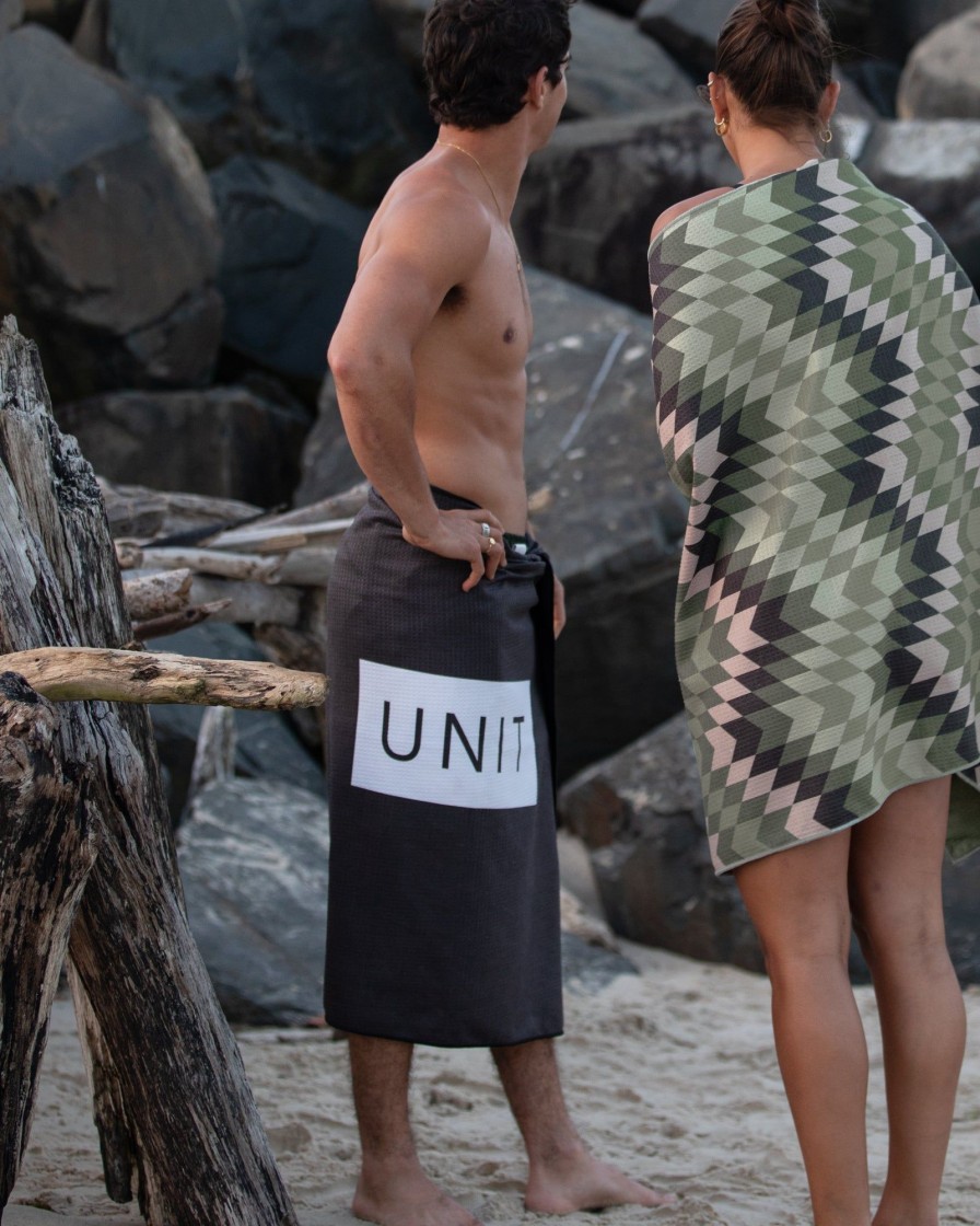 Youth UNIT | Unit Latch Beach Towel Black